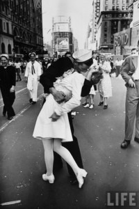 times-square-kiss