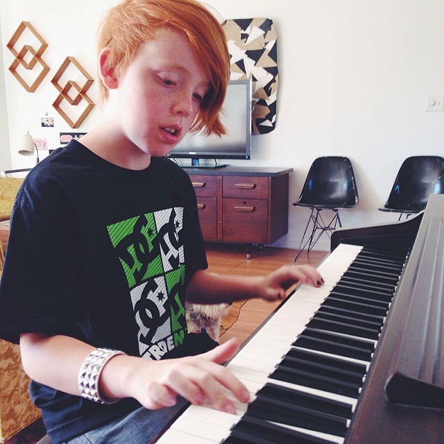 gav playing piano